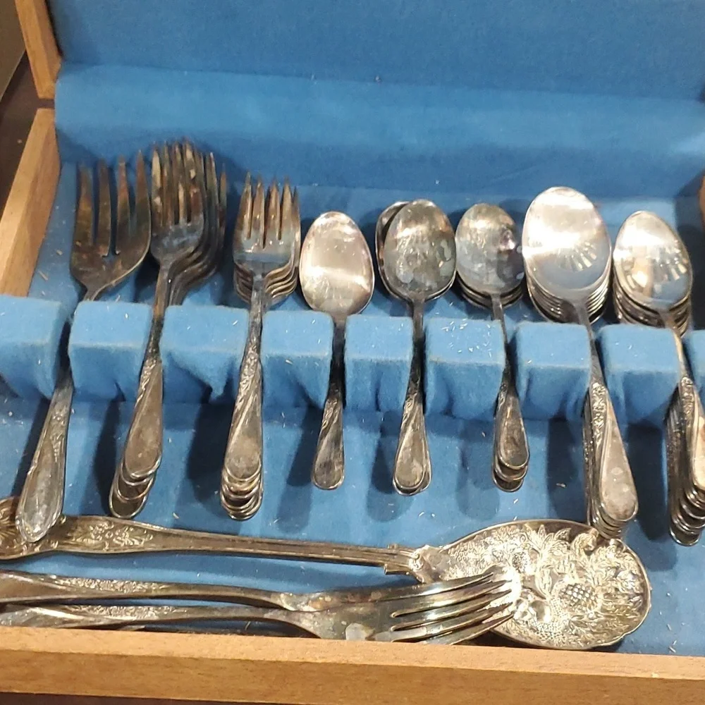 Vtg WM rogers and son flatware set svc for 8 - Picture 2 of 8